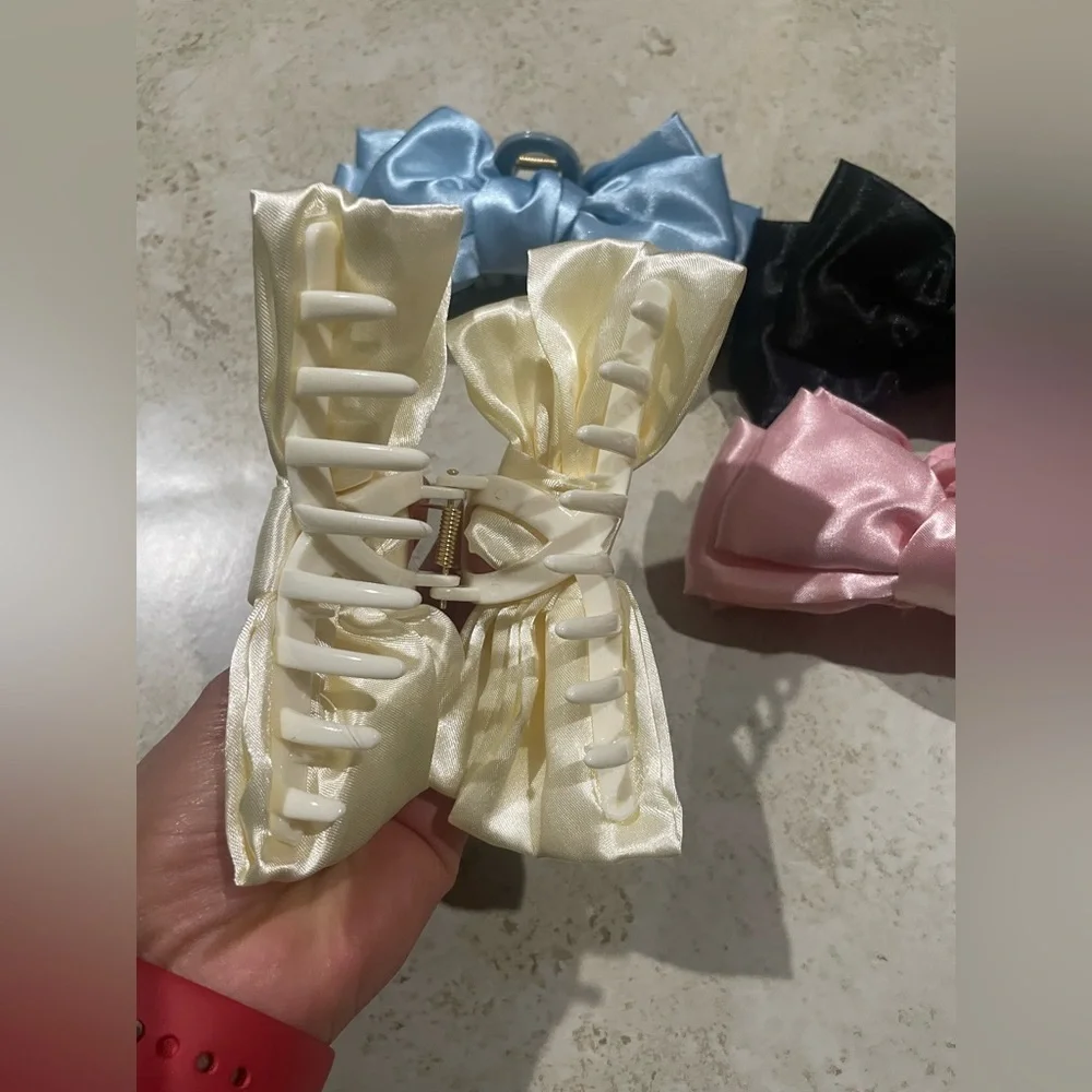 Bowknot hair clip- claw clip - set of 4 - black, white, pink and blue